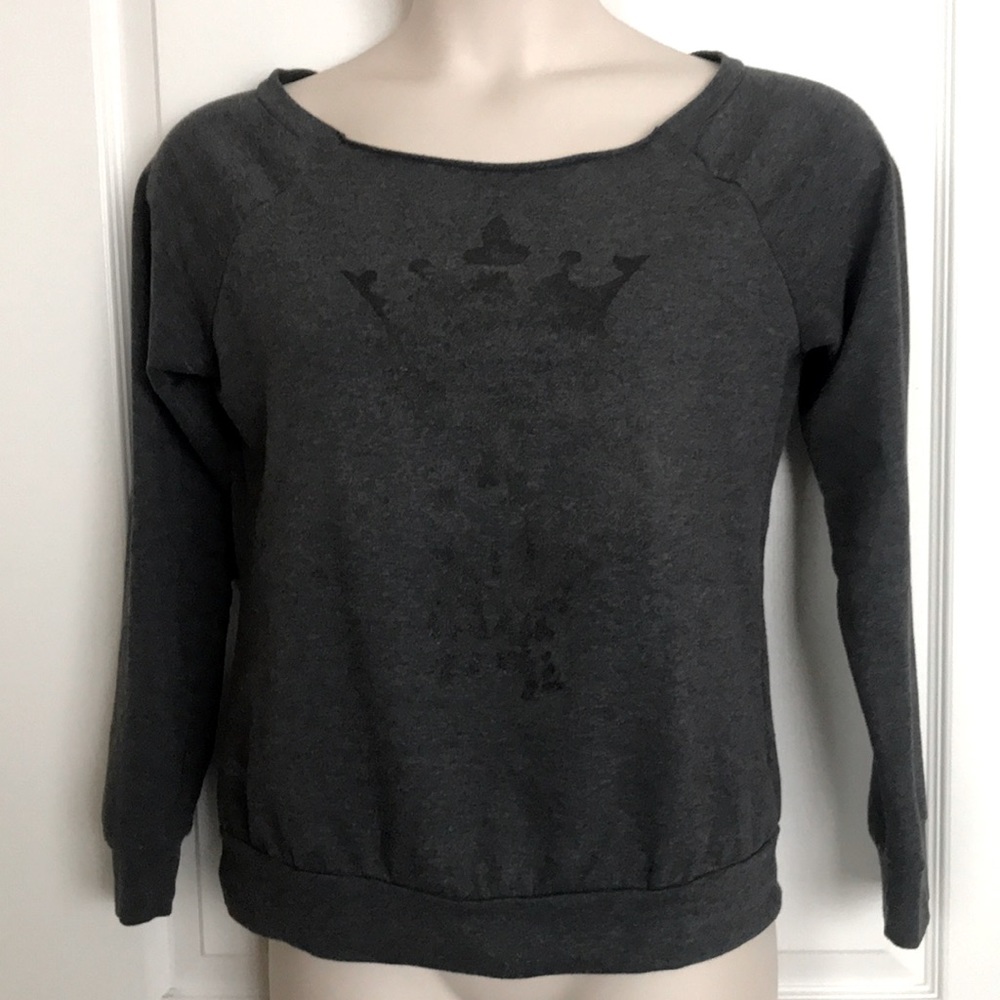 Women’s Large Grey long sleeve Hot Topic Skull shirt